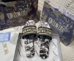 𝐂.𝐃 Dway Embroidered Logo Flat Slippers(𝐂 𝐃 Dway Embroidered Logo Flat Slippers) -Best Household Items product name 1916098