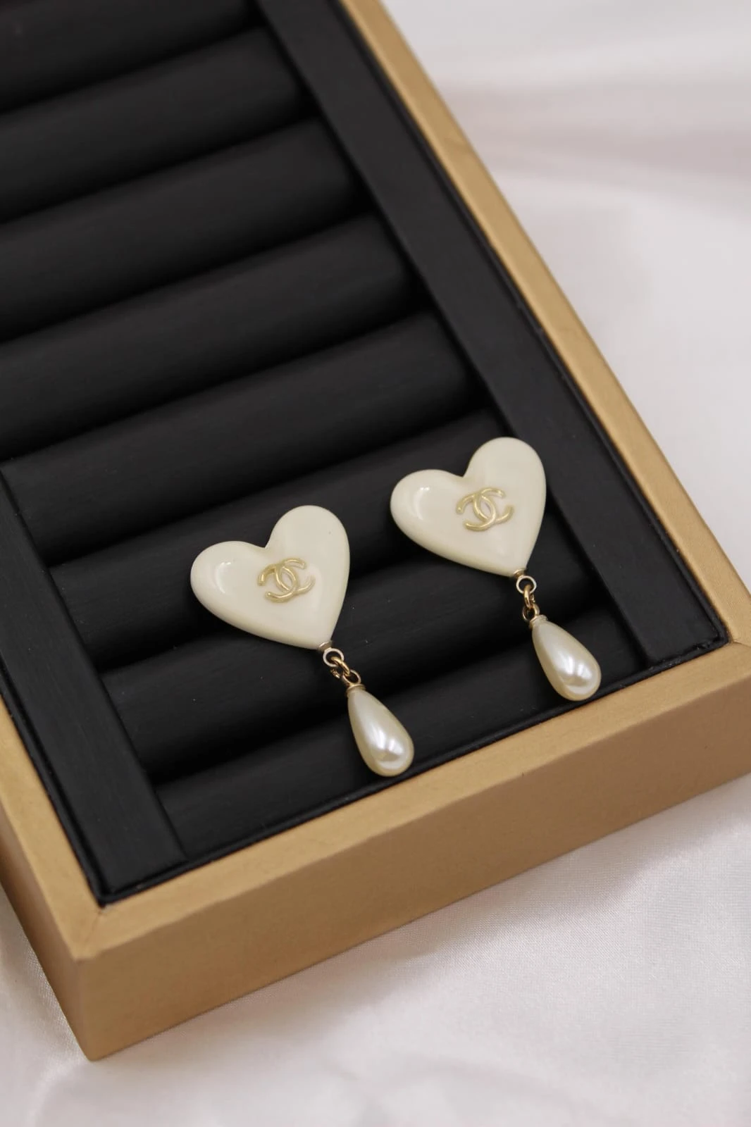 CH - CC Heart Pearl Drop Earrings(Ch Cc Heart Pearl Drop Earrings) 4 CH - CC Heart Pearl Drop Earrings(Ch Cc Heart Pearl Drop Earrings) - Image 2