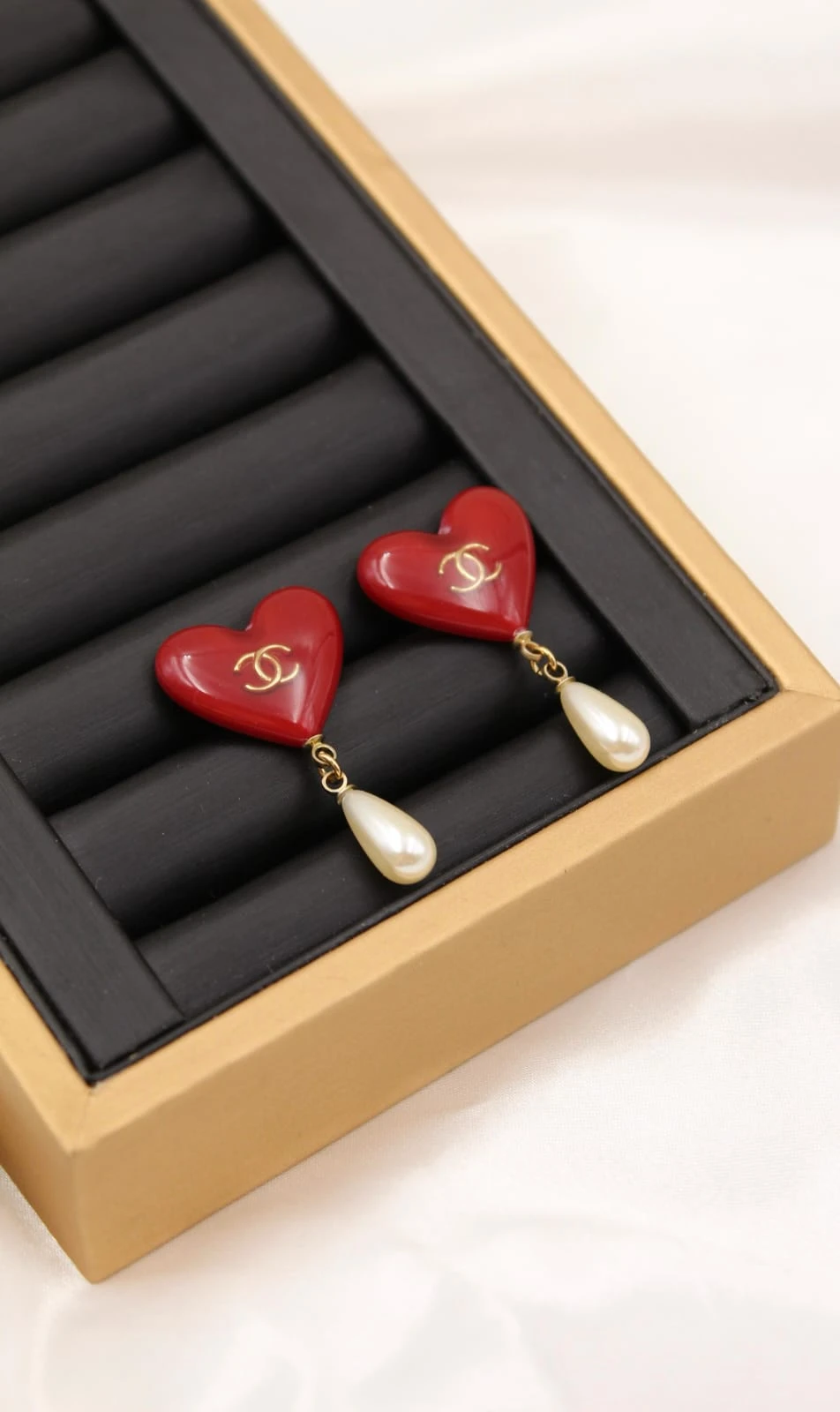 CH - CC Heart Pearl Drop Earrings(Ch Cc Heart Pearl Drop Earrings) 5 CH - CC Heart Pearl Drop Earrings(Ch Cc Heart Pearl Drop Earrings) - Image 3