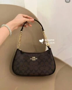 Teri Signature Canvas Shoulder Bag(Teri Signature Canvas Shoulder Bag)