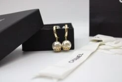 CH - CC Pearl Drop Earrings(Ch Cc Pearl Drop Earrings)